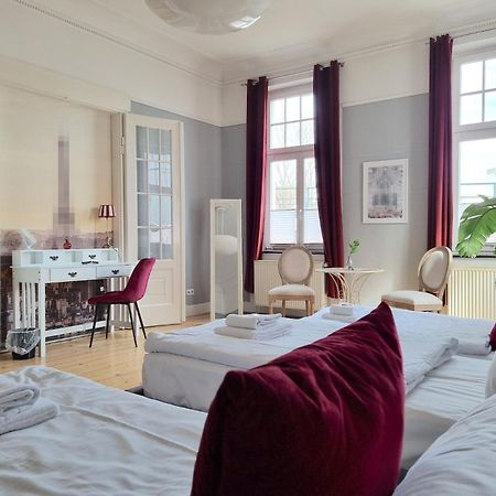 Charysma - Jugendstil Trifft Moderne, Schlafzimmer Mit Smart-Tv, Tischfussball, Darts, Parkplatz 哈默尔恩 外观 照片