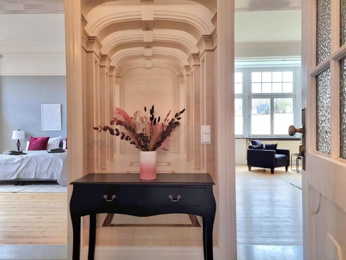 Charysma - Jugendstil Trifft Moderne, Schlafzimmer Mit Smart-Tv, Tischfussball, Darts, Parkplatz 哈默尔恩 外观 照片