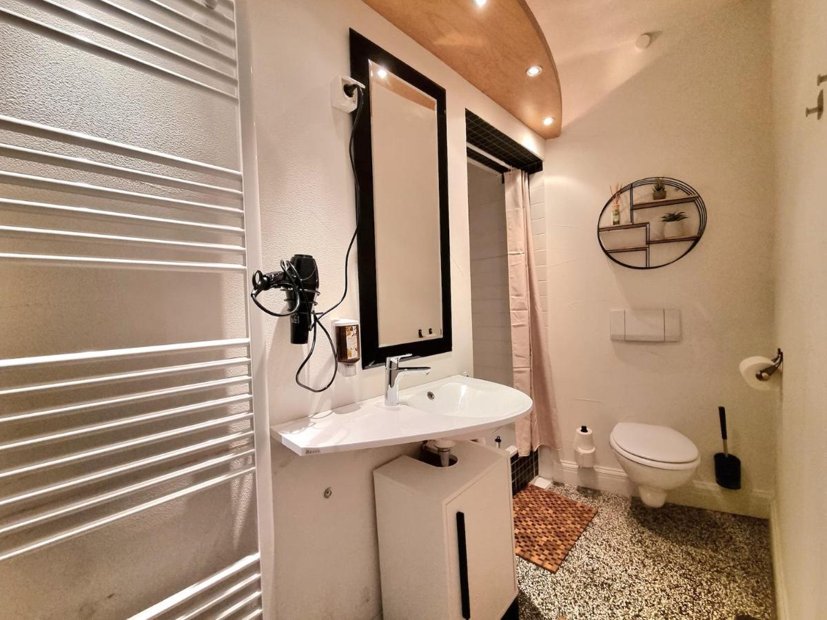 Charysma - Jugendstil Trifft Moderne, Schlafzimmer Mit Smart-Tv, Tischfussball, Darts, Parkplatz 哈默尔恩 外观 照片